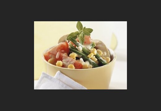 Рецепты постных блюд: салат из помидоров черри и кукурузы