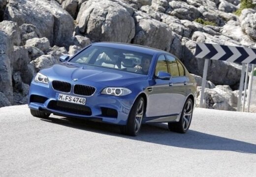 BMW представил спец-версию M5 Performance